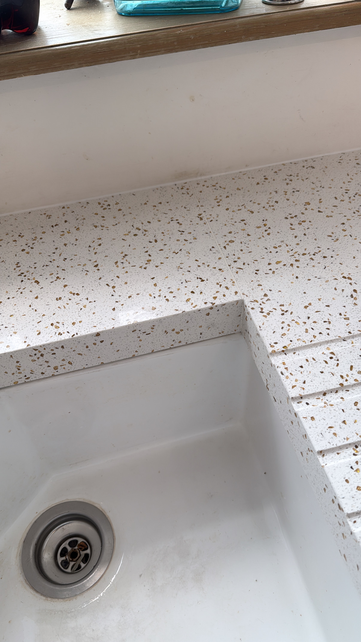 White Gitter 3
