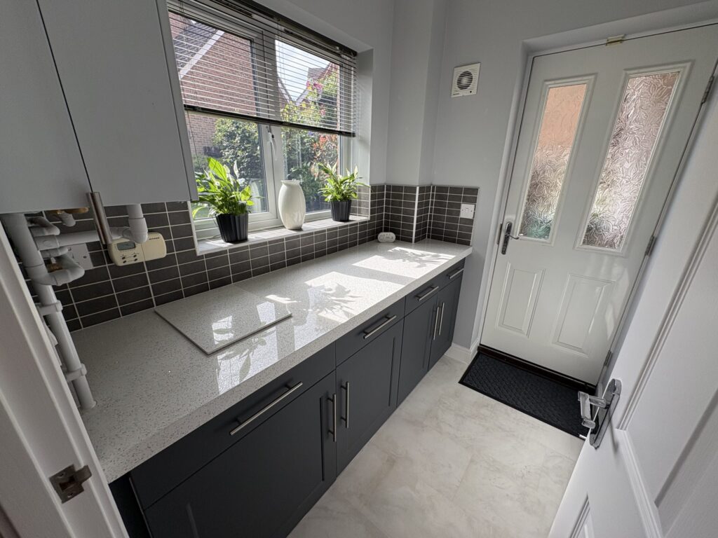 Modern Kent kitchen with Horton Superior Matt Graphite doors and White Sparkle quartz worktops after transformation